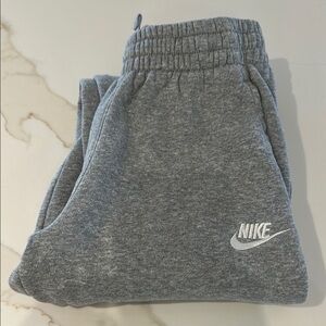 Nike Gray Sweatpants Relaxed jogger Fit size Youth Medium